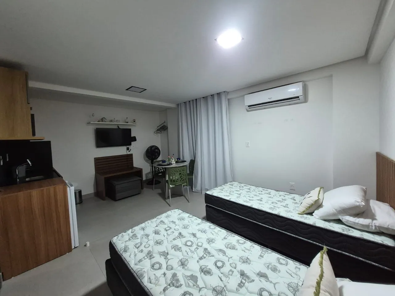 1-bedroom apartment with a compact kitchen and microwave — photo 9