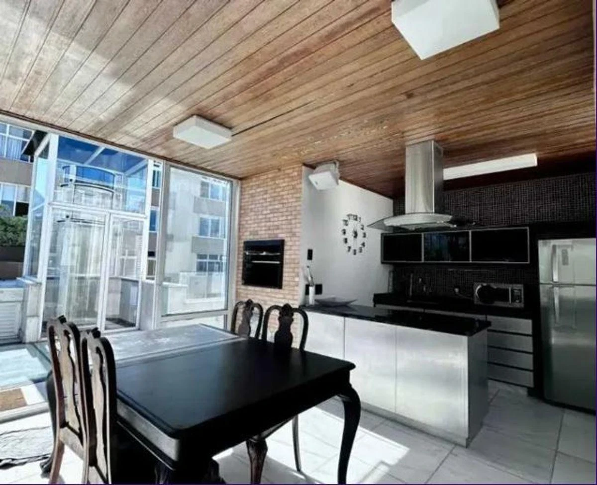 Furnished 400 m² apartment with 4 bedrooms and a terrace — photo 18