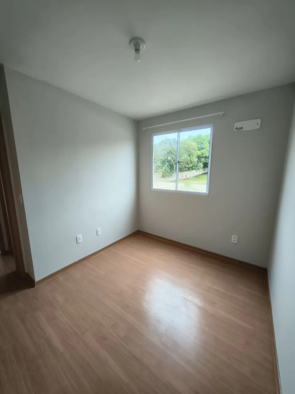 Дерев'яна підлога або ламінат та 2 спальні: квартира 39 м² — photo 12