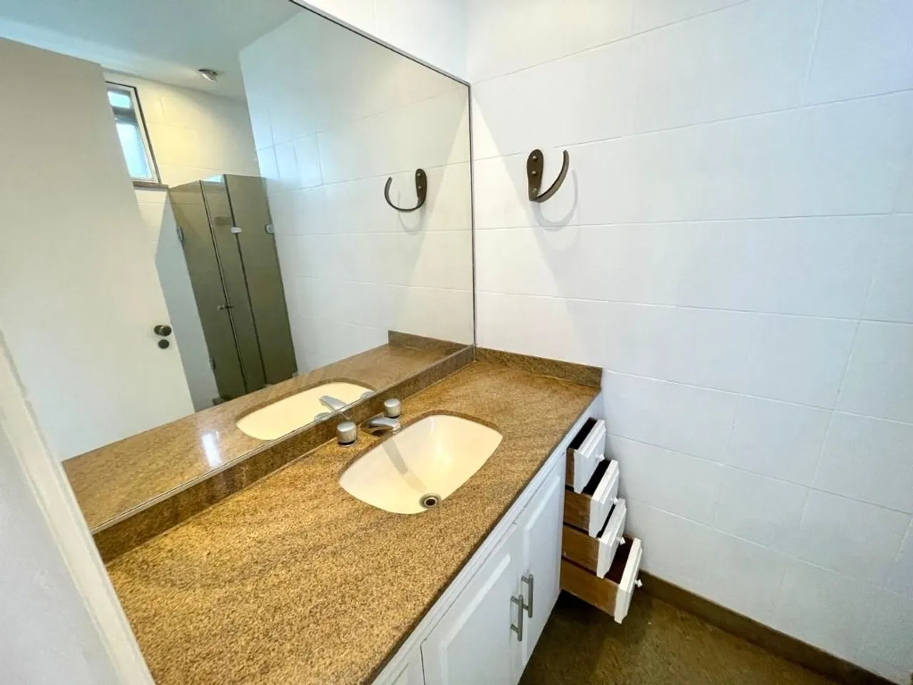 3-bedroom 3-bath apartment with 250 m² and 3 parking — photo 17