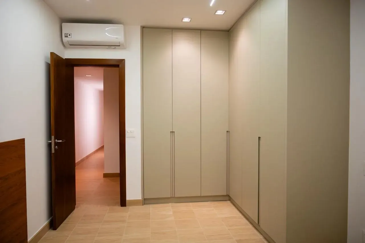 5-bedroom apartment, 1 with its own bathroom, 218 m² — photo 59