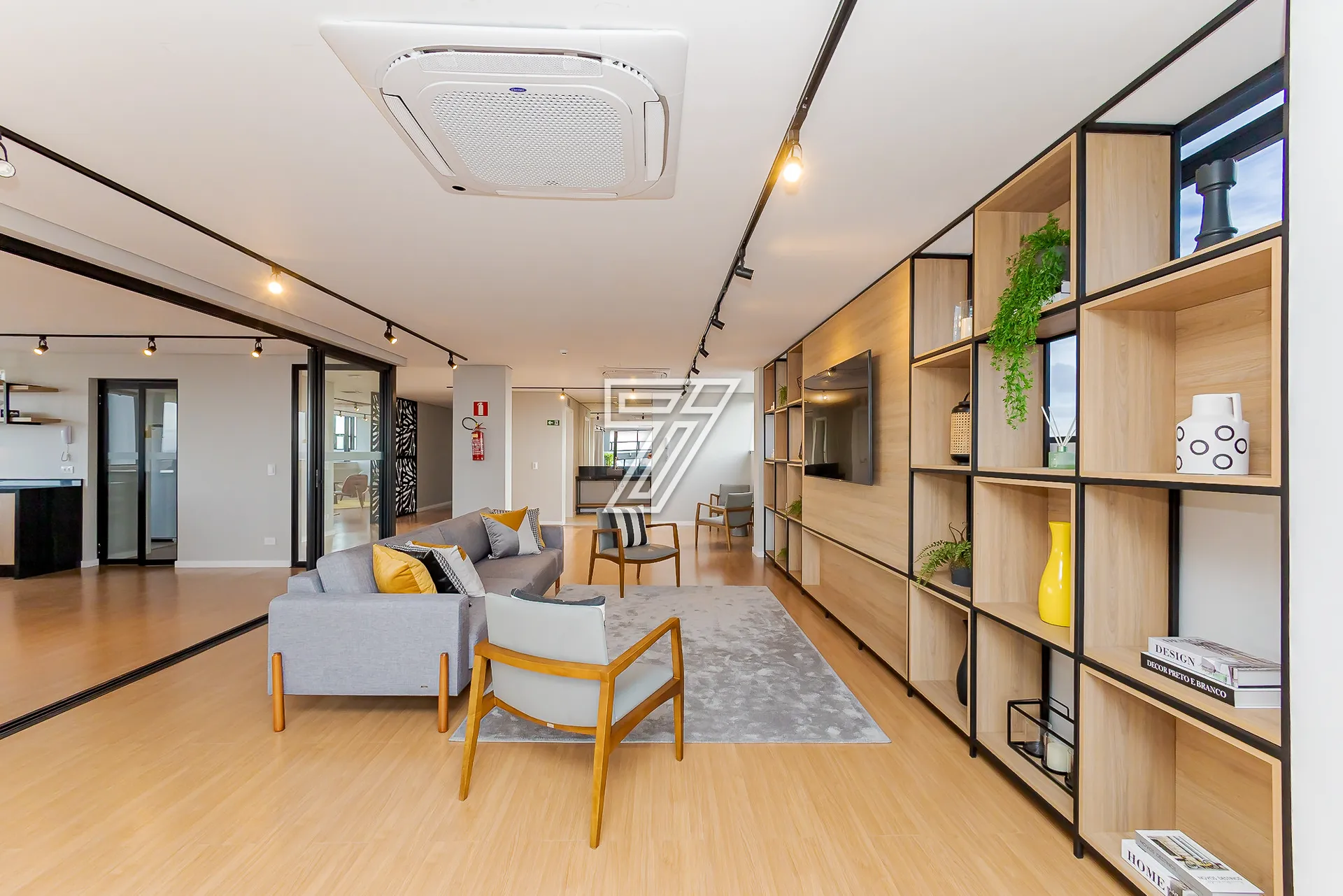Floor-to-ceiling windows in a one-bedroom apartment, 29 m² — photo 23