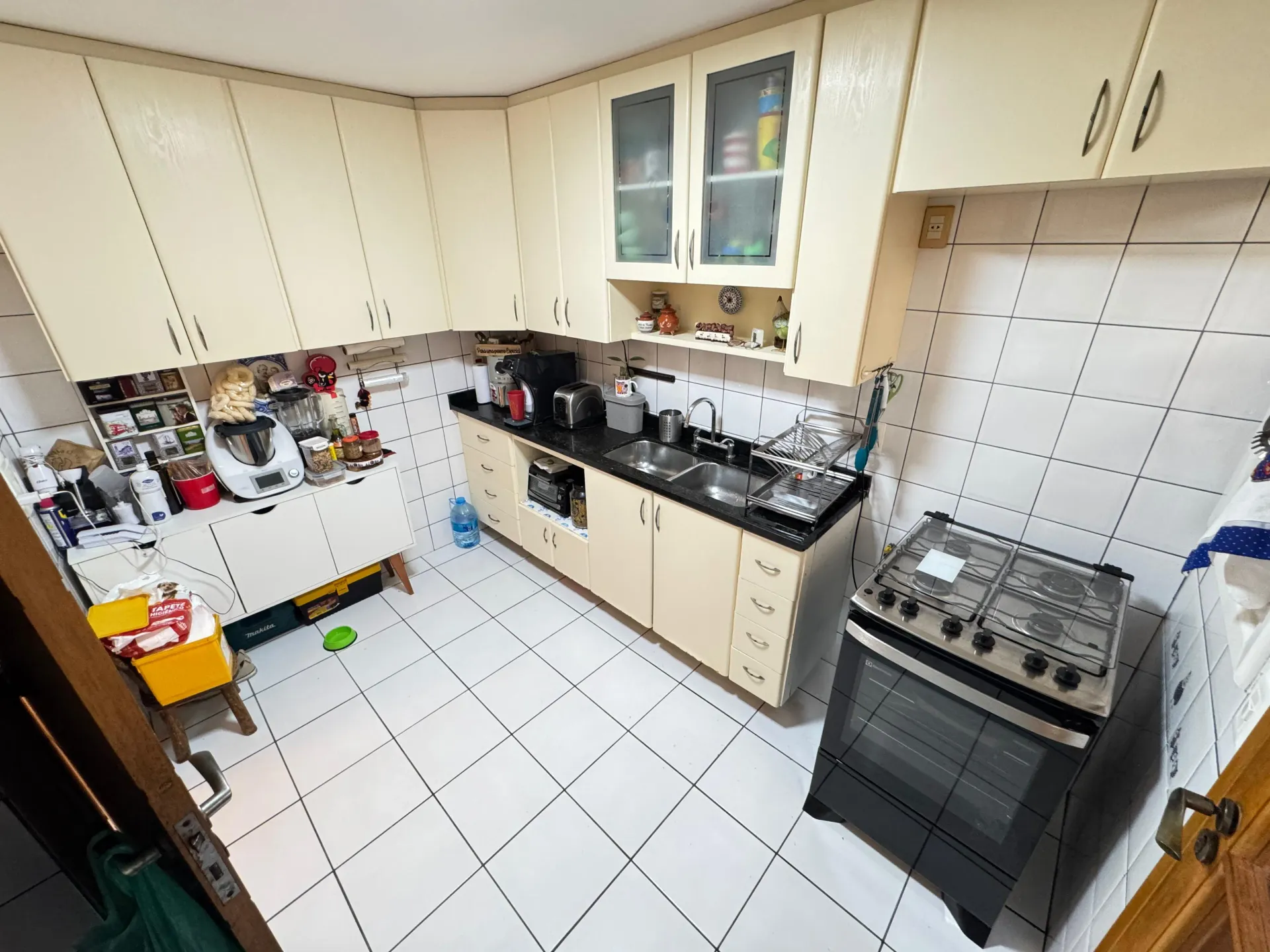 Condo house with 4 bedrooms and a closed kitchen — photo 26