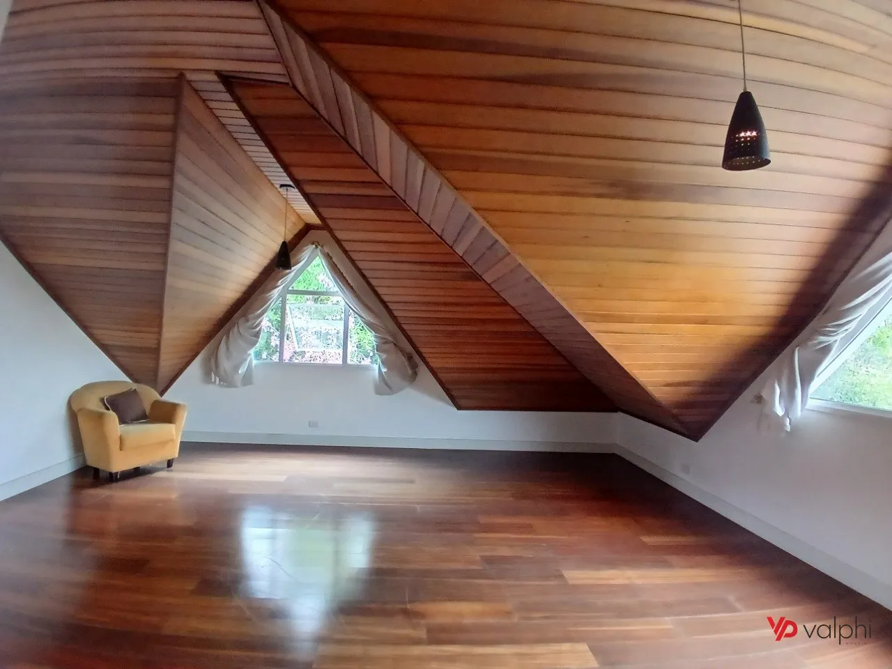 4-bedroom house with a grill on the balcony — photo 65