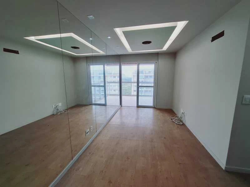 3-bedroom apartment with a walk-in closet — photo 17