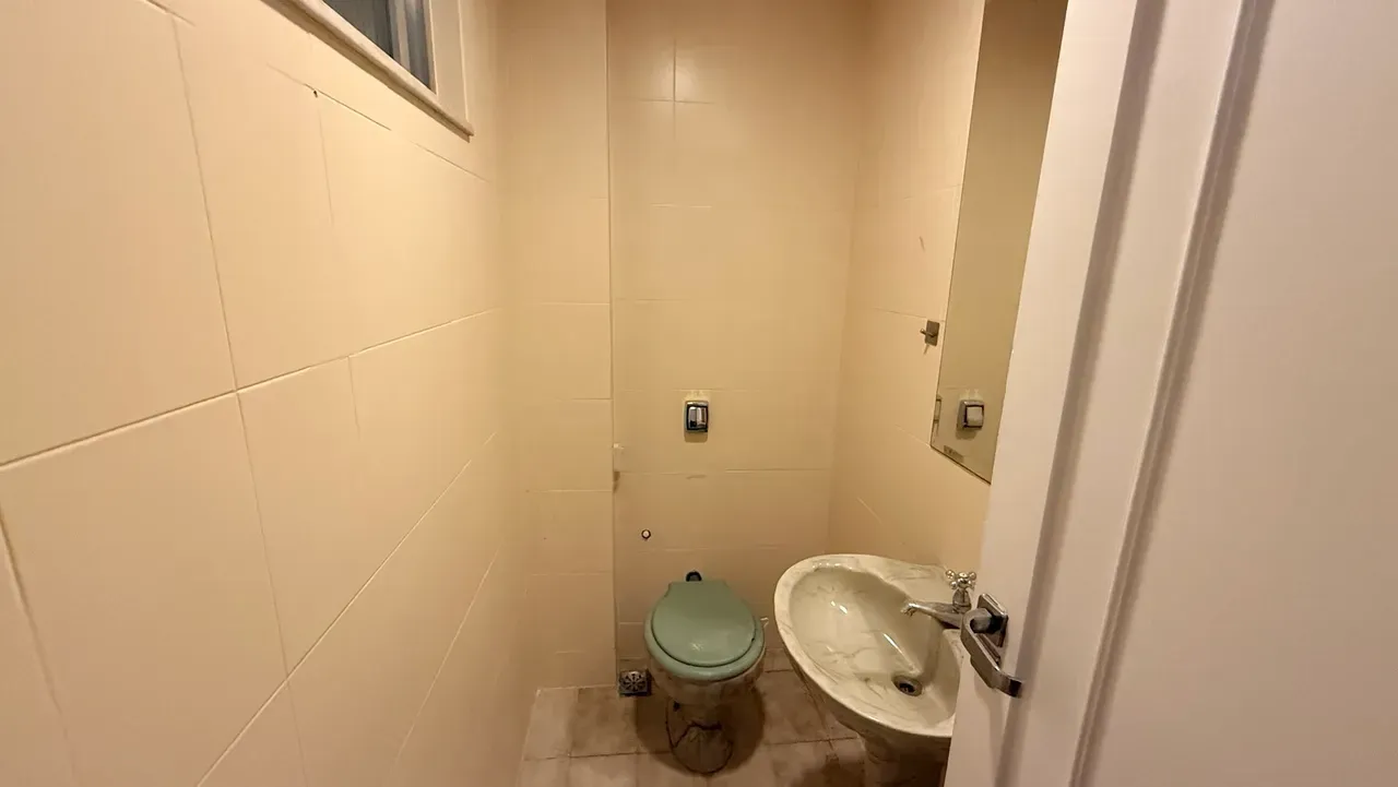 4-bedroom apartment, 1 with its own bathroom, 240 m² — photo 30
