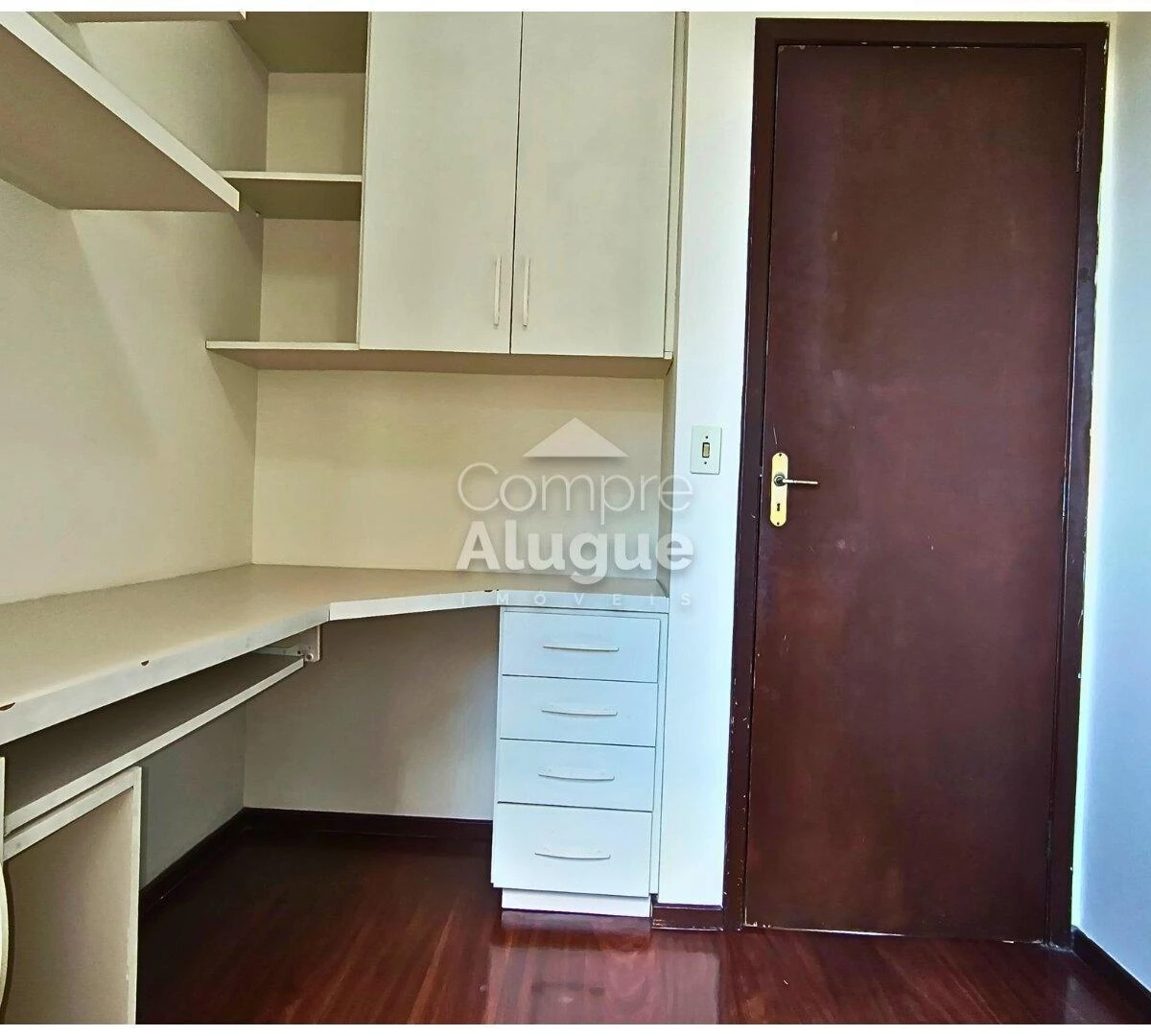 59 m² apartment with a walk-in closet and a home office — photo 6