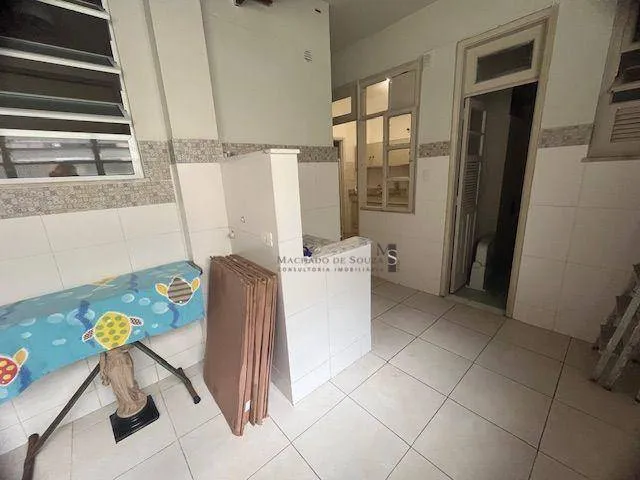 Wood or laminate floors in a 2-bedroom apartment, 98 m² — photo 16