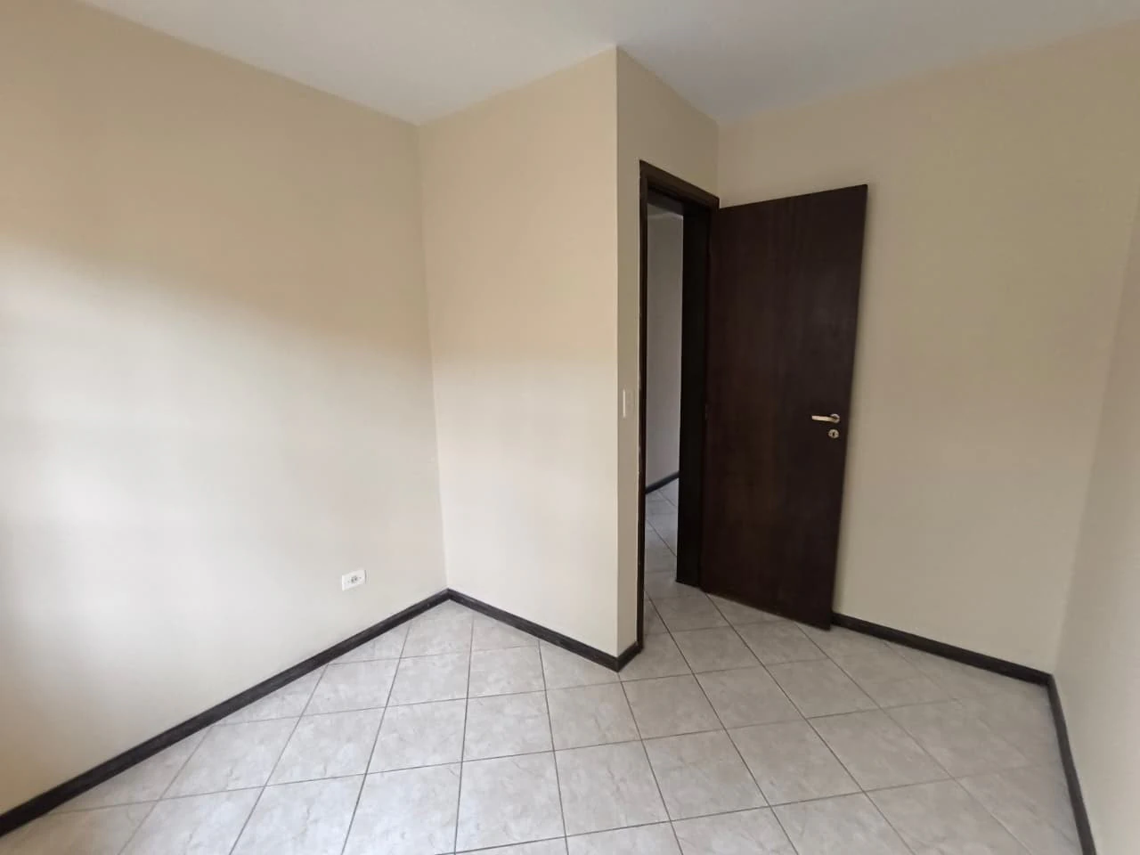 3-bedroom house with a walk-in closet in Curitiba — photo 7