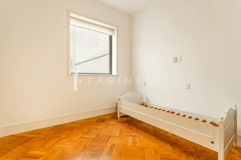 Apartamento de 4 quartos com janelas do chão ao teto — photo 18