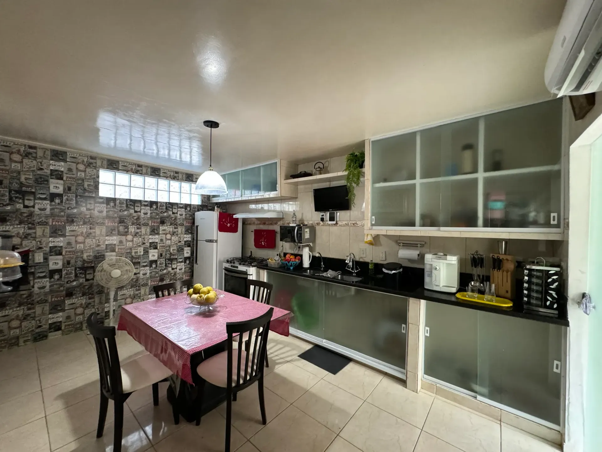 Furnished house with 5 en-suite bedrooms and private garden — photo 2