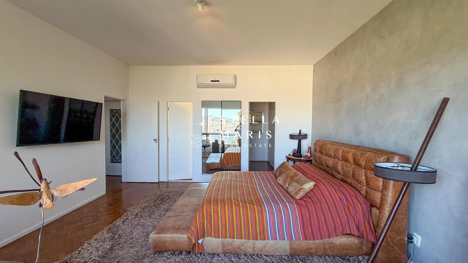 Furnished apartment, 398 m², with floor-to-ceiling windows — photo 15