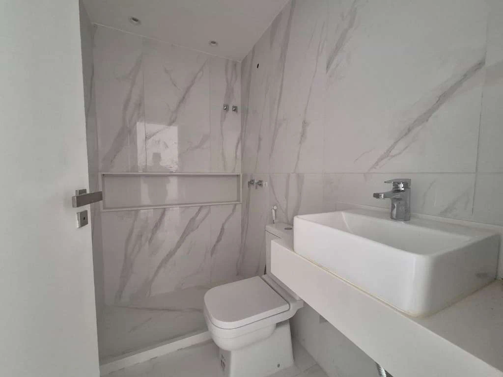 Apartment with open-plan kitchen, 2 ensuites and 5 baths — photo 19