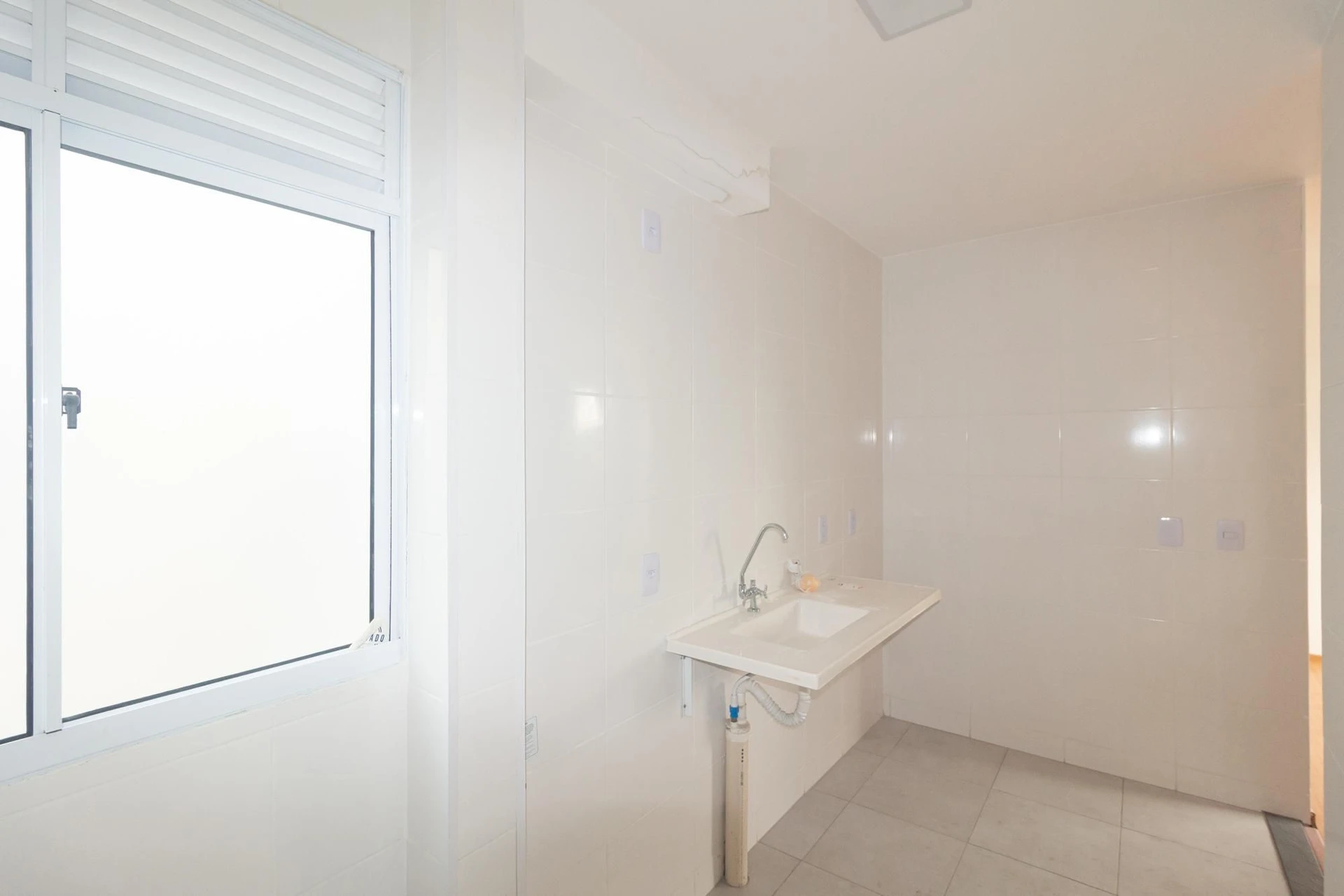 Unfurnished apartment with 2 bedrooms and laundry area — photo 30