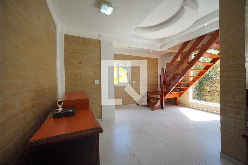 Rental house with 2 bedrooms, 425 m² and a balcony — photo 12