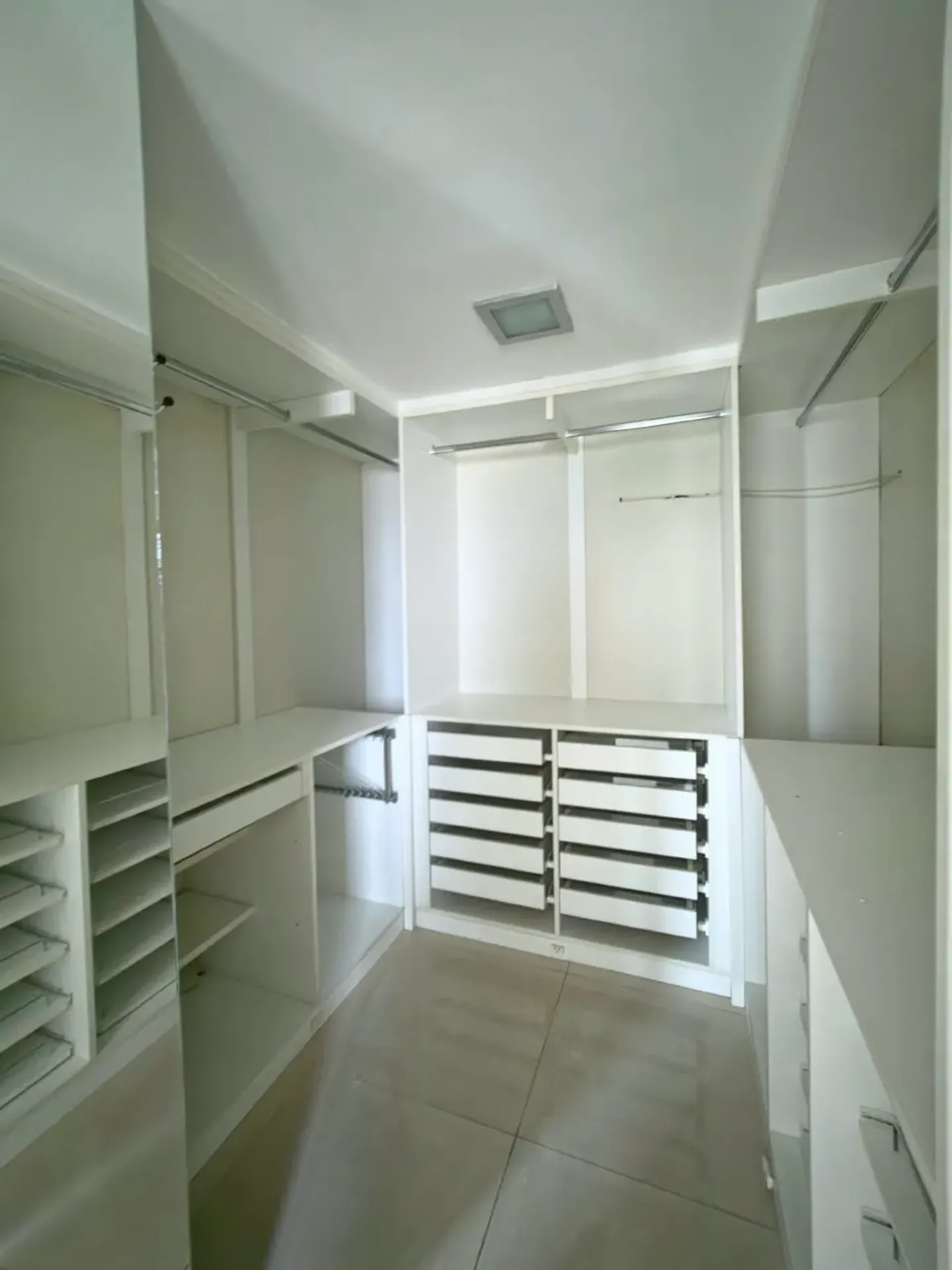 240 m² apartment with a bathtub and a grill on the balcony — photo 3
