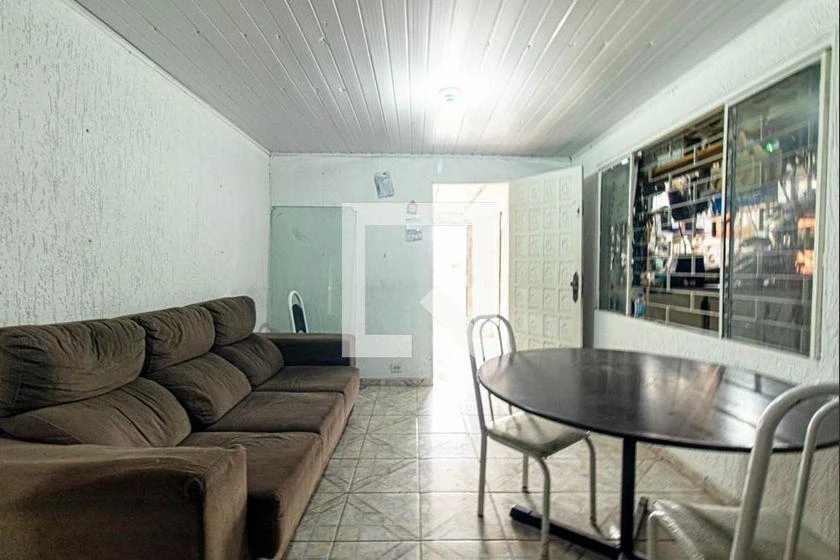 Rental house with 2 bedrooms and a laundry area