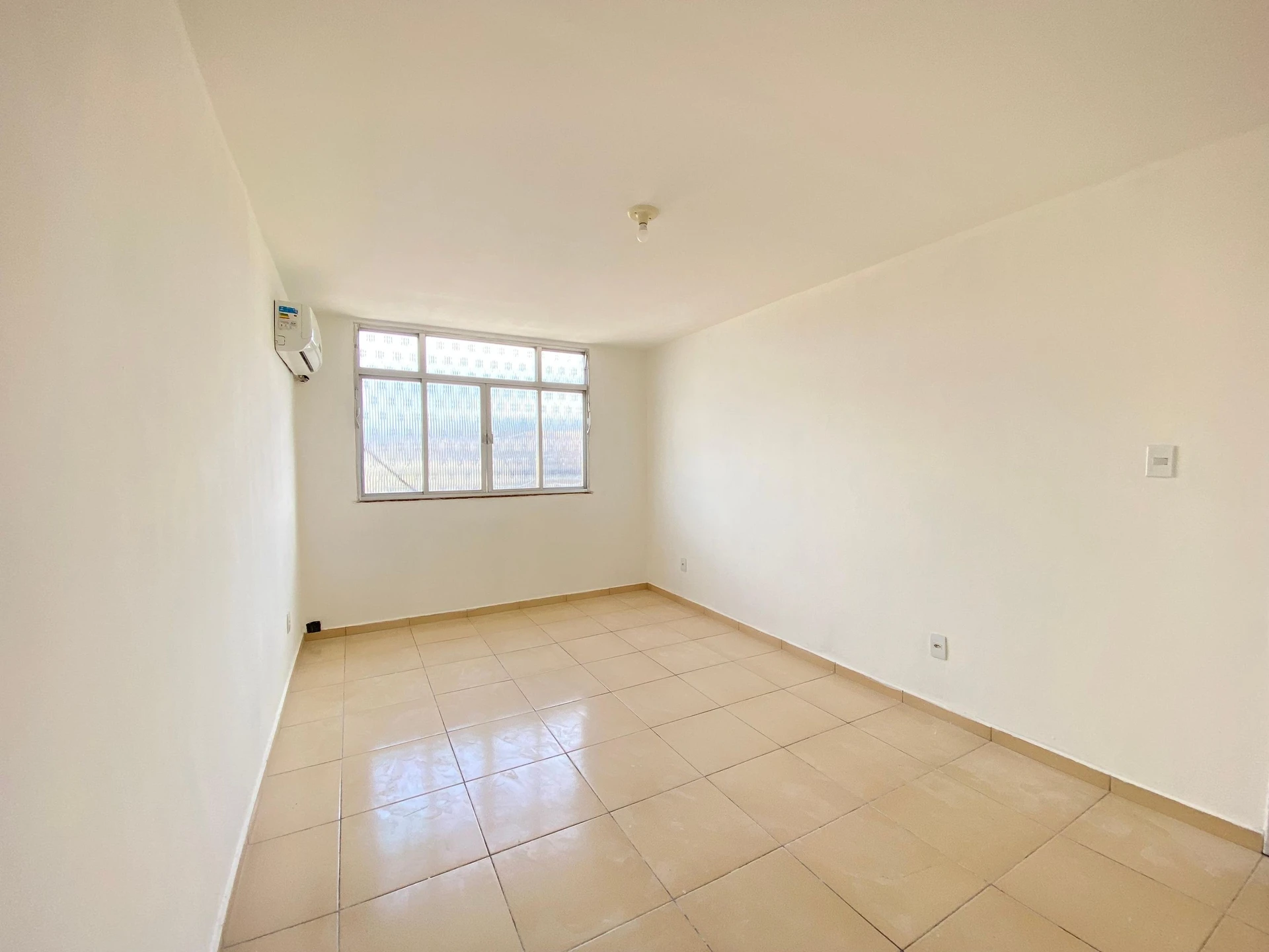 House with 2 bedrooms and a glass-enclosed shower — photo 18
