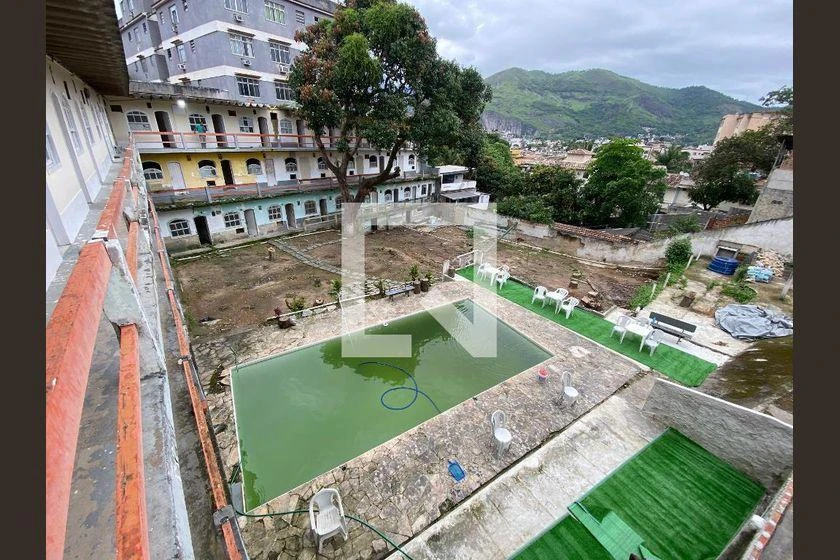 Studio in a building with a pool — photo 20
