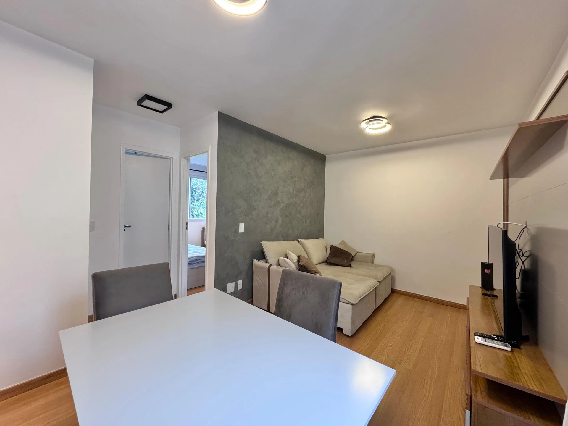 Furnished apartment with 2 bedrooms and a balcony — photo 33