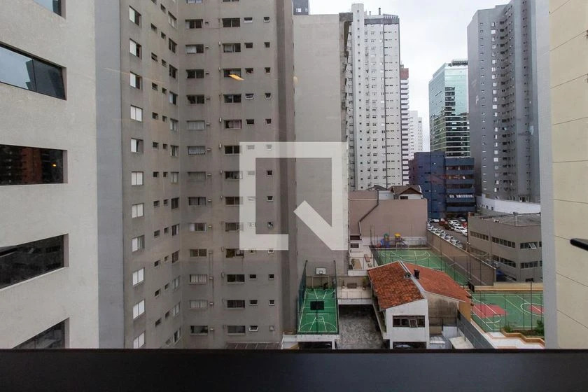Unfurnished studio with 1 bedroom and 1 bathroom, no parking — photo 4