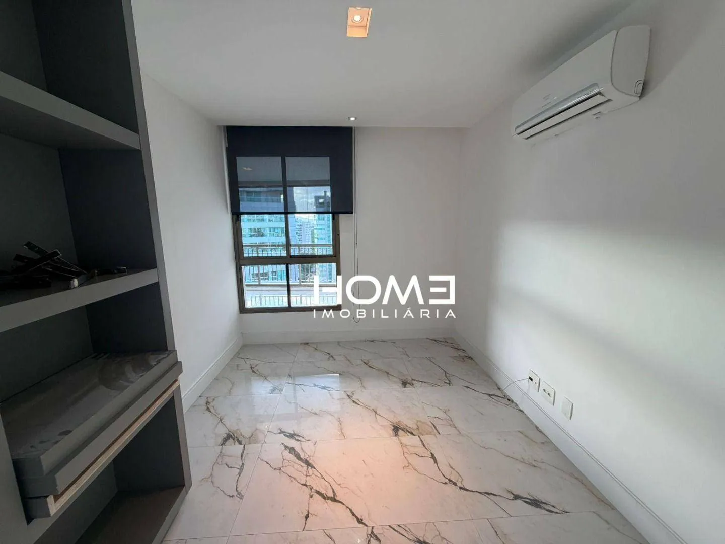 Furnished apartment, 365 m², with floor-to-ceiling windows — photo 59