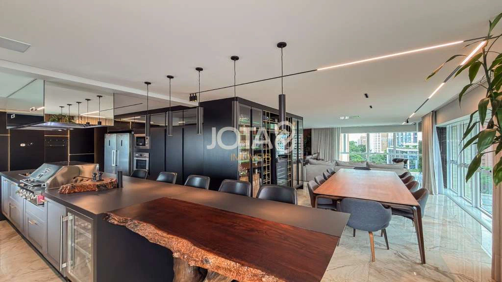 Furnished apartment with 4 en-suite bedrooms and 502 m²