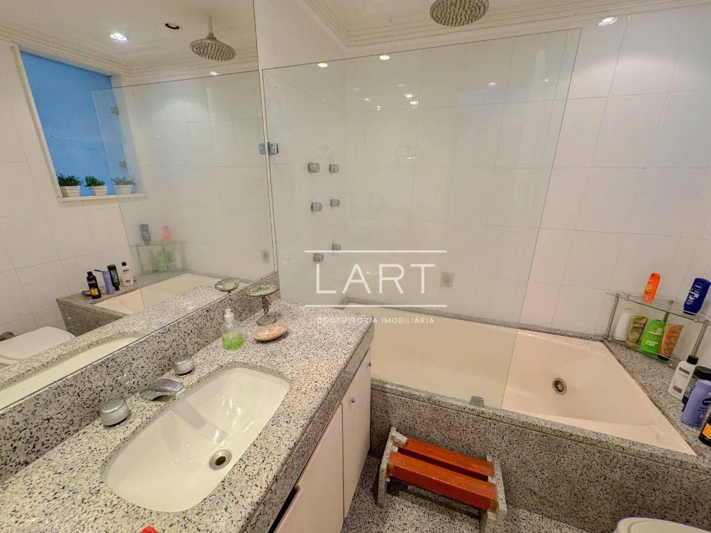 Apartamento de 210 m² com 4 dormitórios e varanda — photo 25