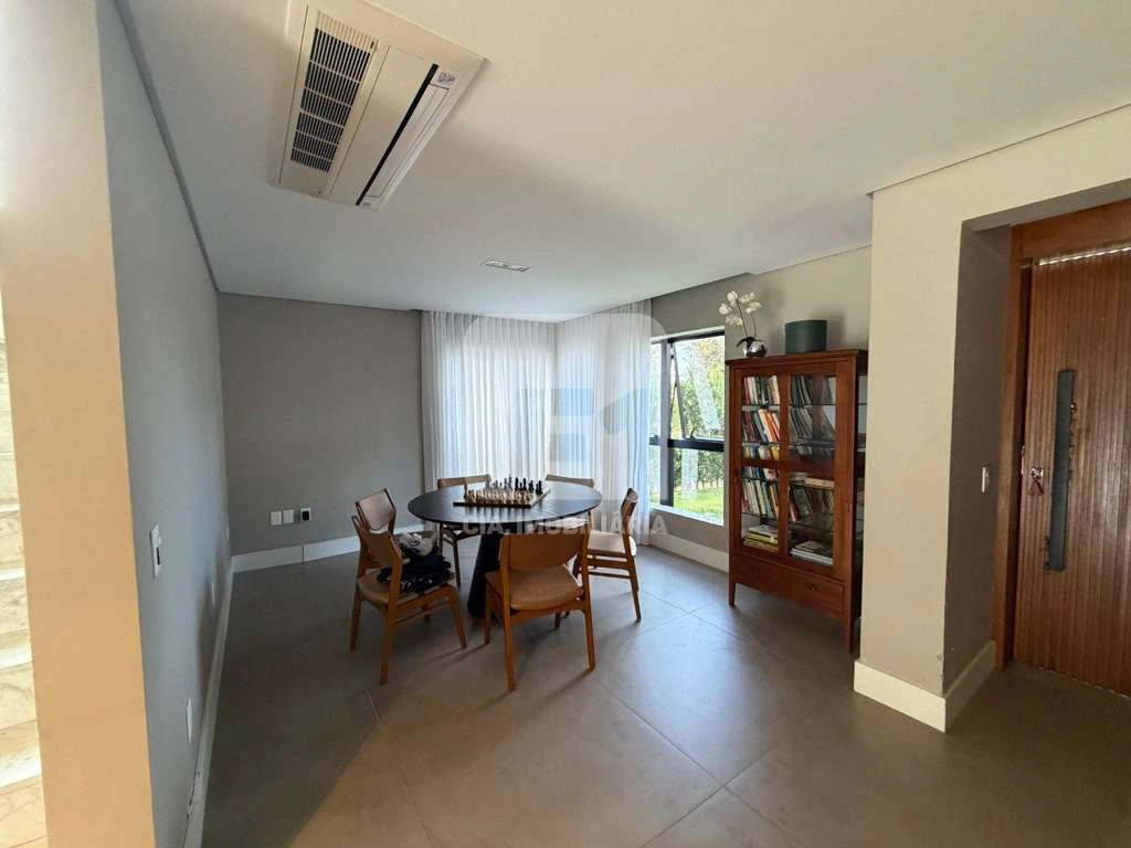 Casa de 4 quartos (4 suítes) com 4 vagas e piscina — photo 3
