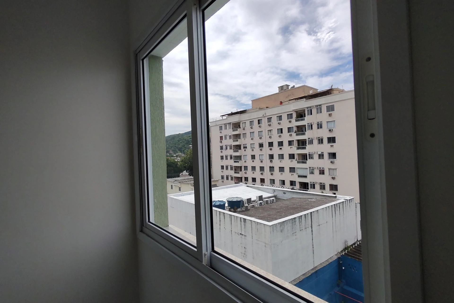Apartamento de 2 quartos com piscina no condomínio — photo 8