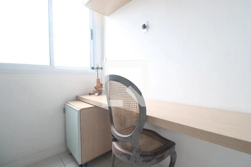 Furnished apartment, 83 m², with a glass-enclosed balcony — photo 19