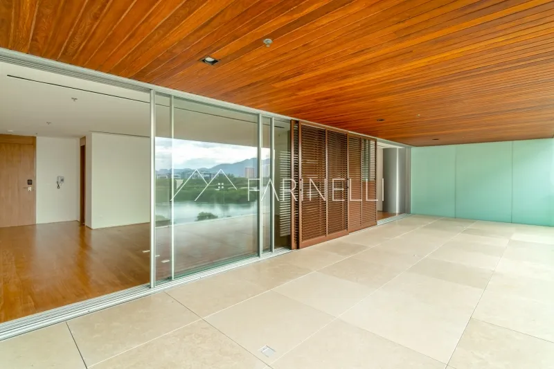 Renovated apartment with a balcony and lake views — photo 6