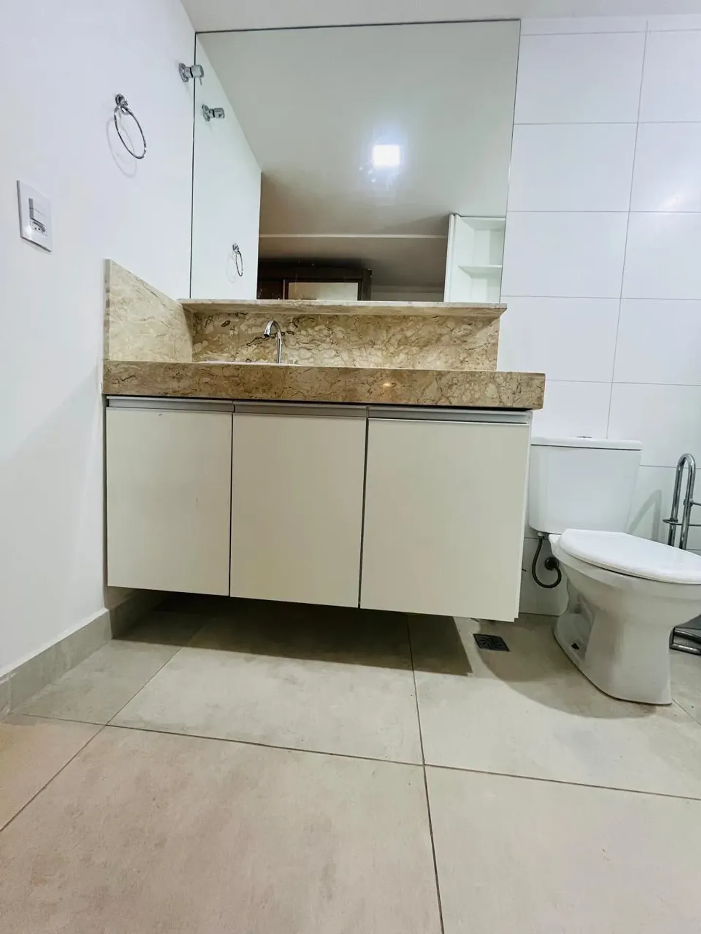 Furnished apartment with open-plan kitchen and 2 bedrooms — photo 11