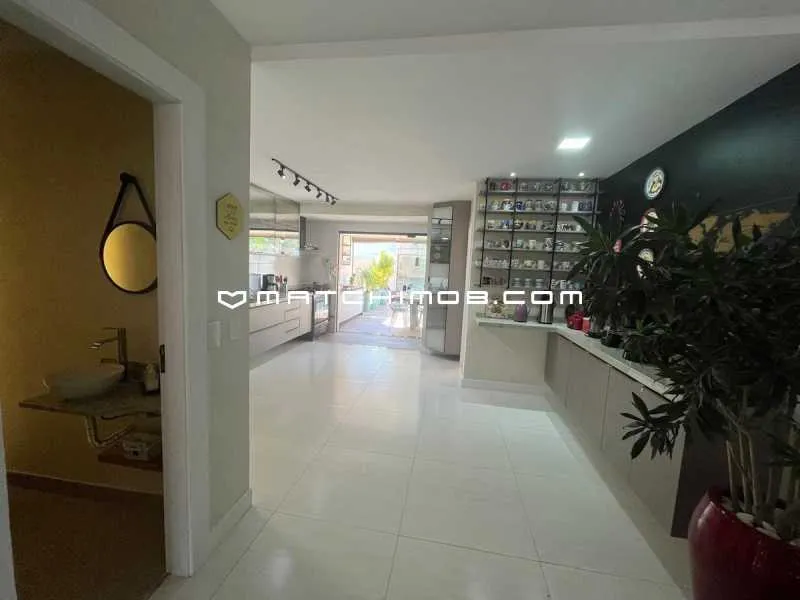 House with 4 bedrooms and open-plan gas kitchen — photo 4