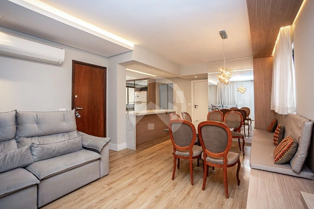 Furnished apartment, 107 m², with a glass-enclosed balcony