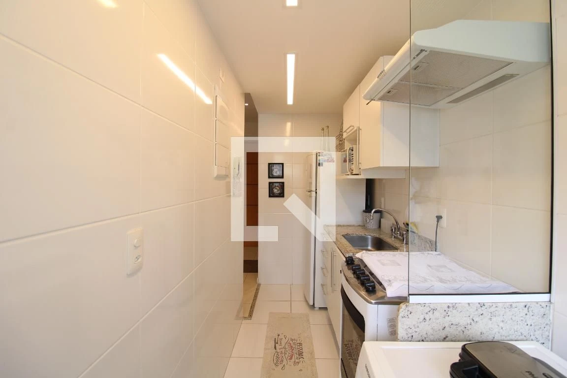 Furnished 2-bedroom apartment with glass balcony — photo 44