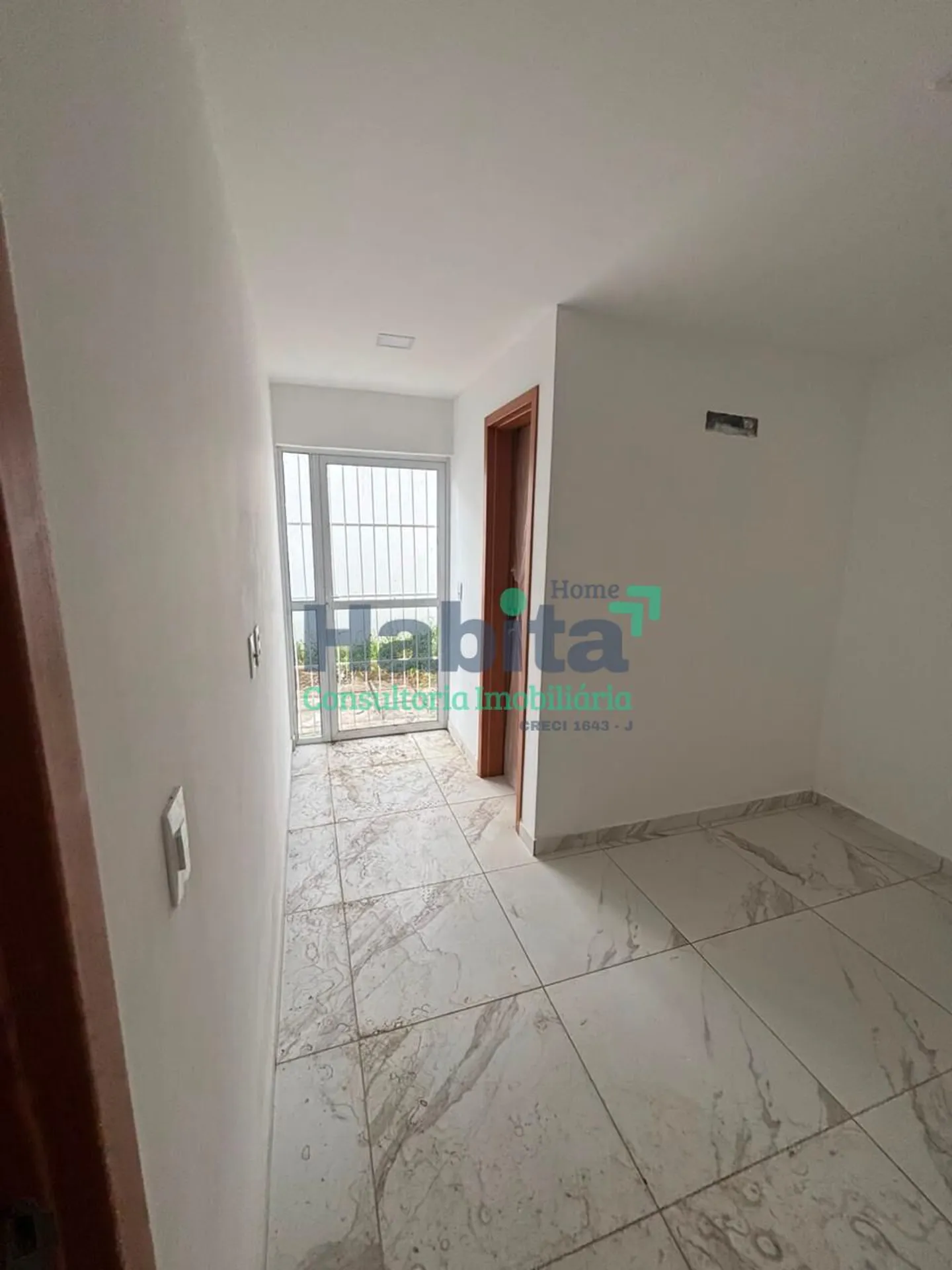 2-bedroom apartment with laundry area and suite — photo 9