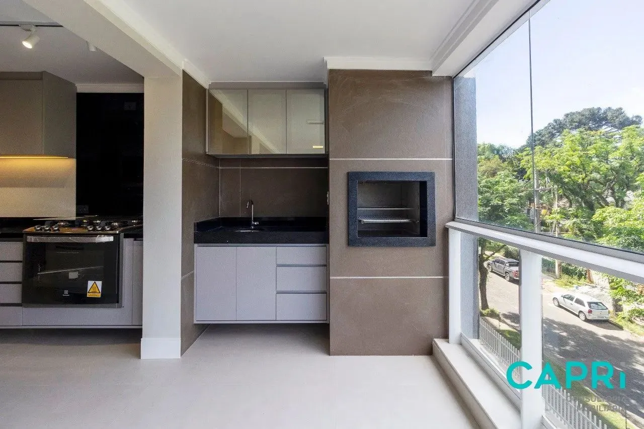 3 en-suite bedrooms with 5 baths and 3 parking spaces — photo 2
