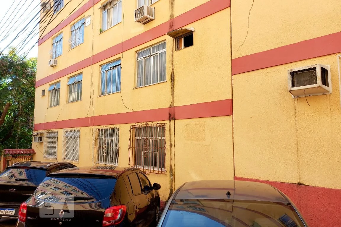 2-bedroom apartment in a building with an indoor pool — photo 33