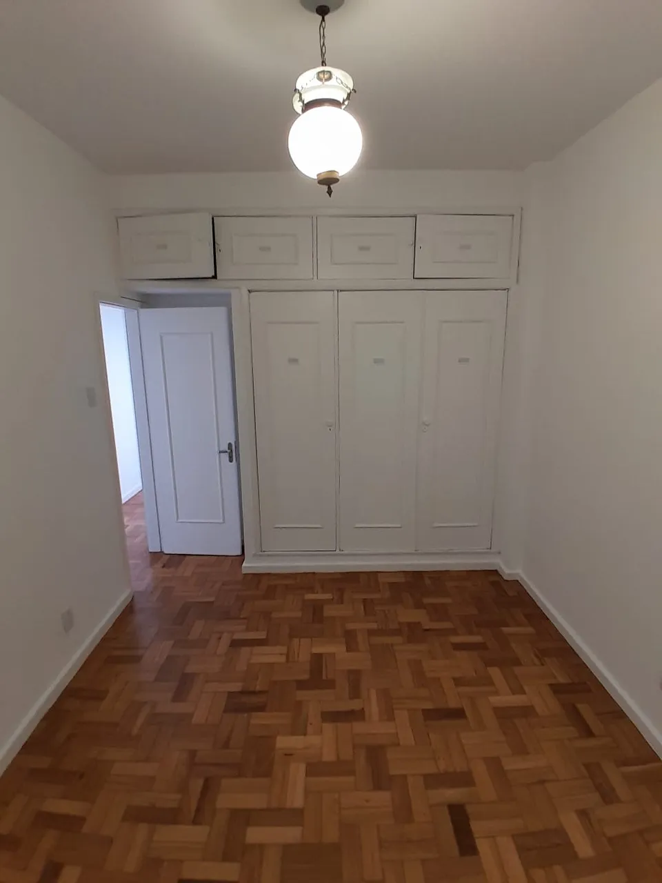 Unfurnished 2-bedroom apartment with a separate kitchen — photo 4
