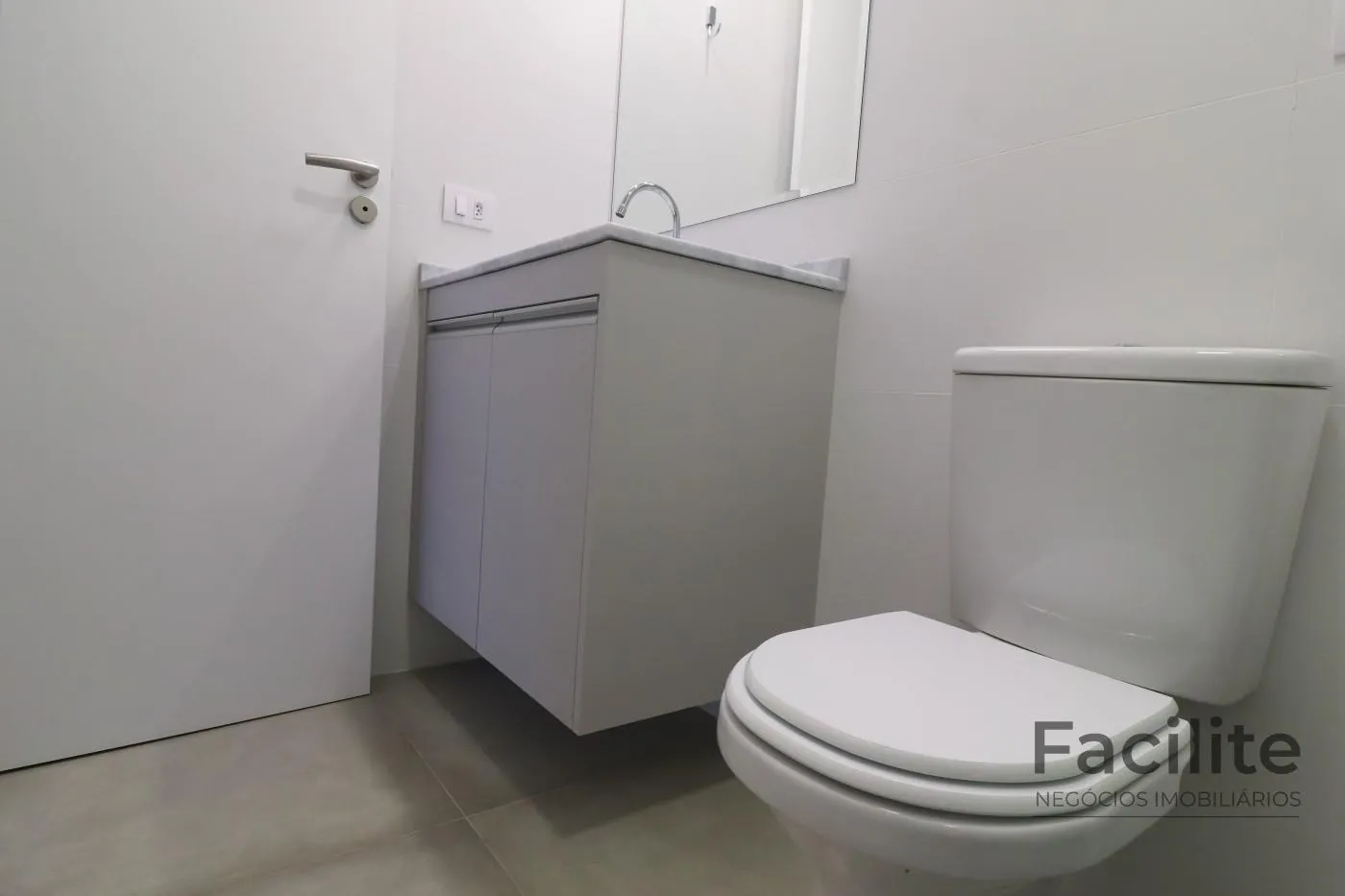 Apartment on the 19th floor with a home office — photo 40