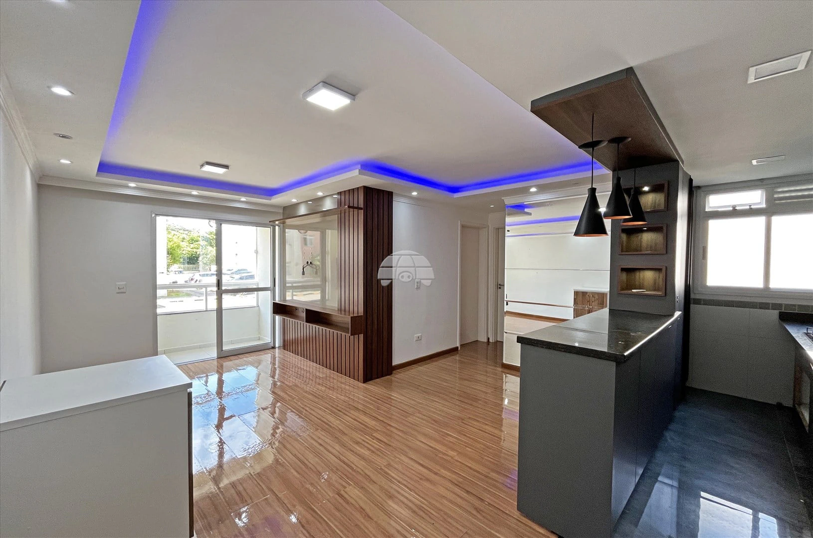 Balcony with a grill in a 2-bedroom apartment, 47 m² — photo 6