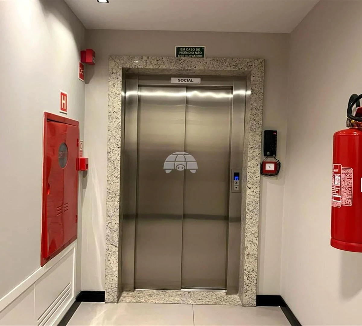 Departamento de 2 dormitorios con ventanales de piso a techo — photo 29
