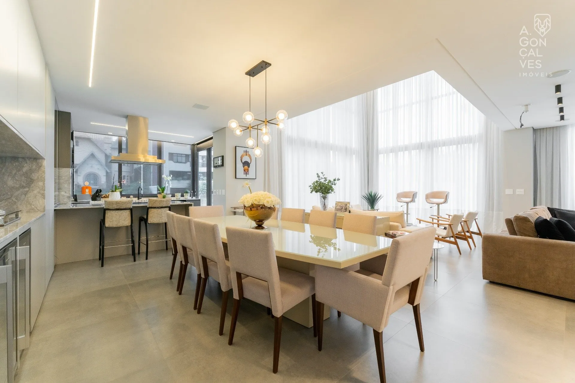 Furnished apartment with 3 bedrooms and open-plan kitchen — photo 4