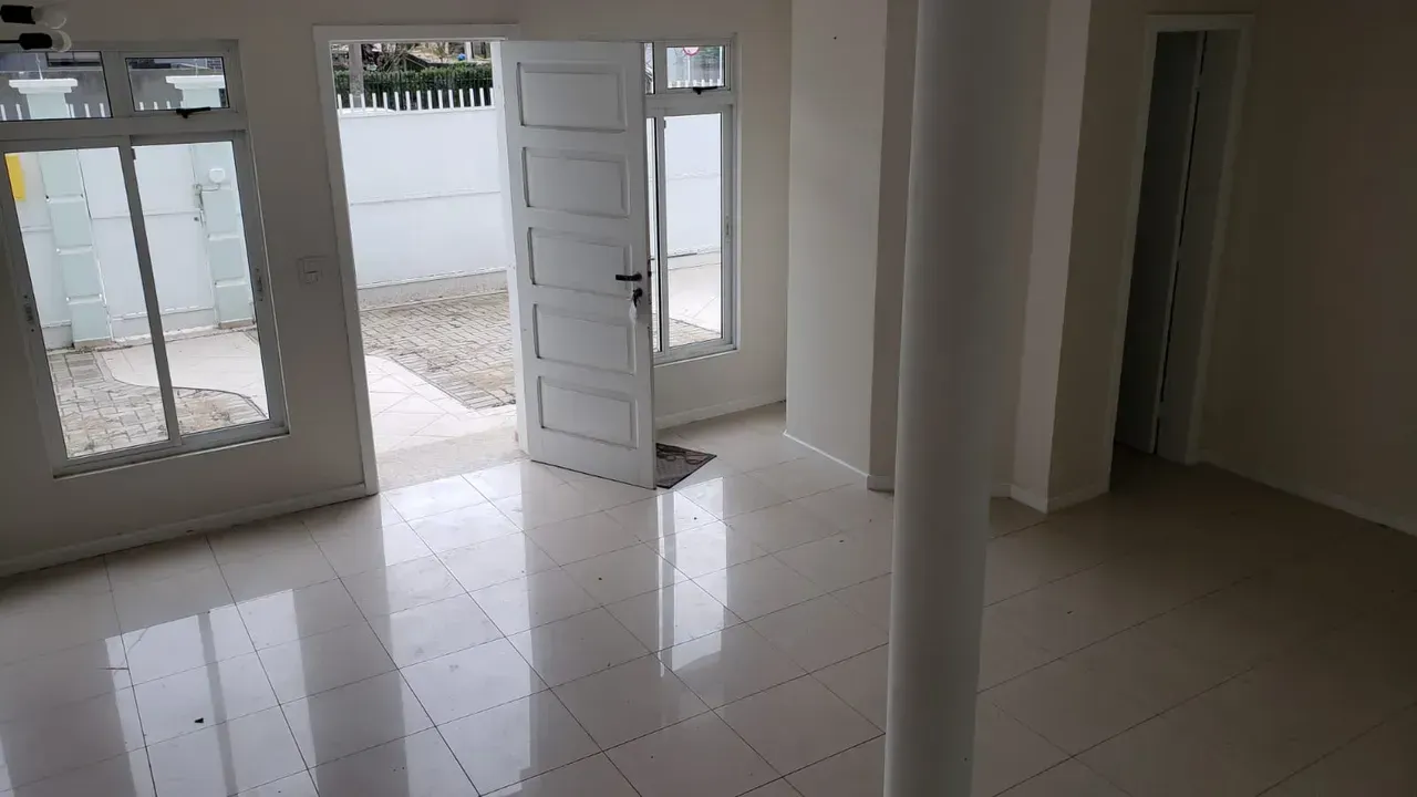 One-bedroom, 226 m² house in Curitiba — photo 8