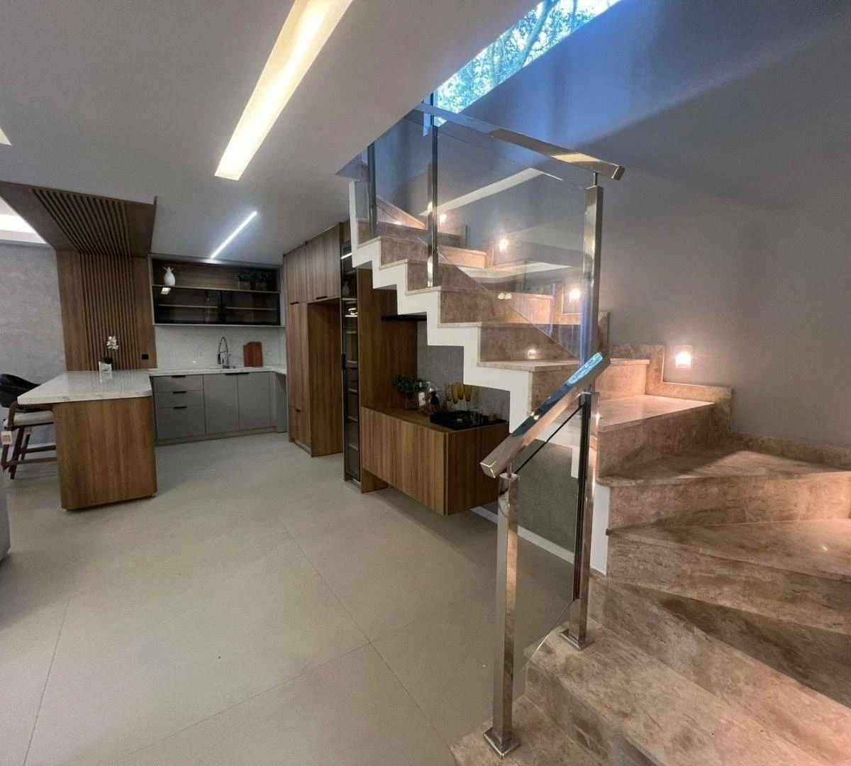 House with 3 bedrooms, 4 bathrooms and balcony — photo 4