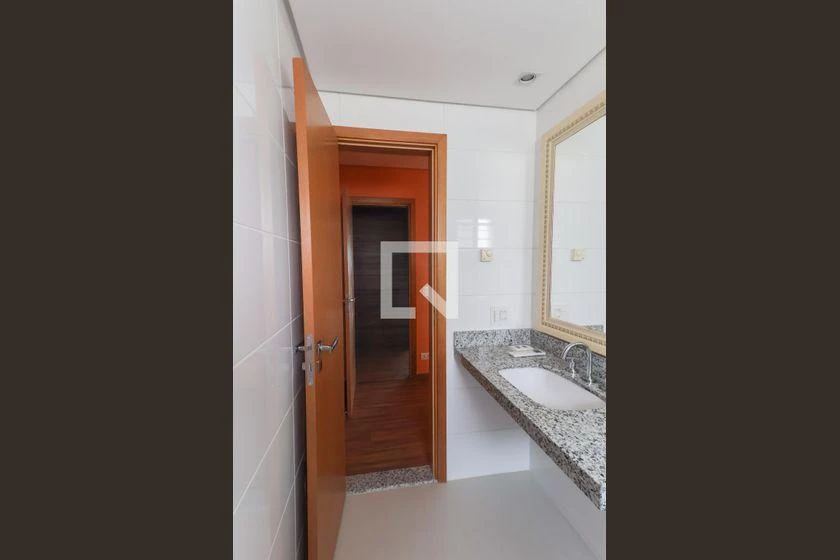266 m² apartment with a bathtub and a walk-in closet — photo 32