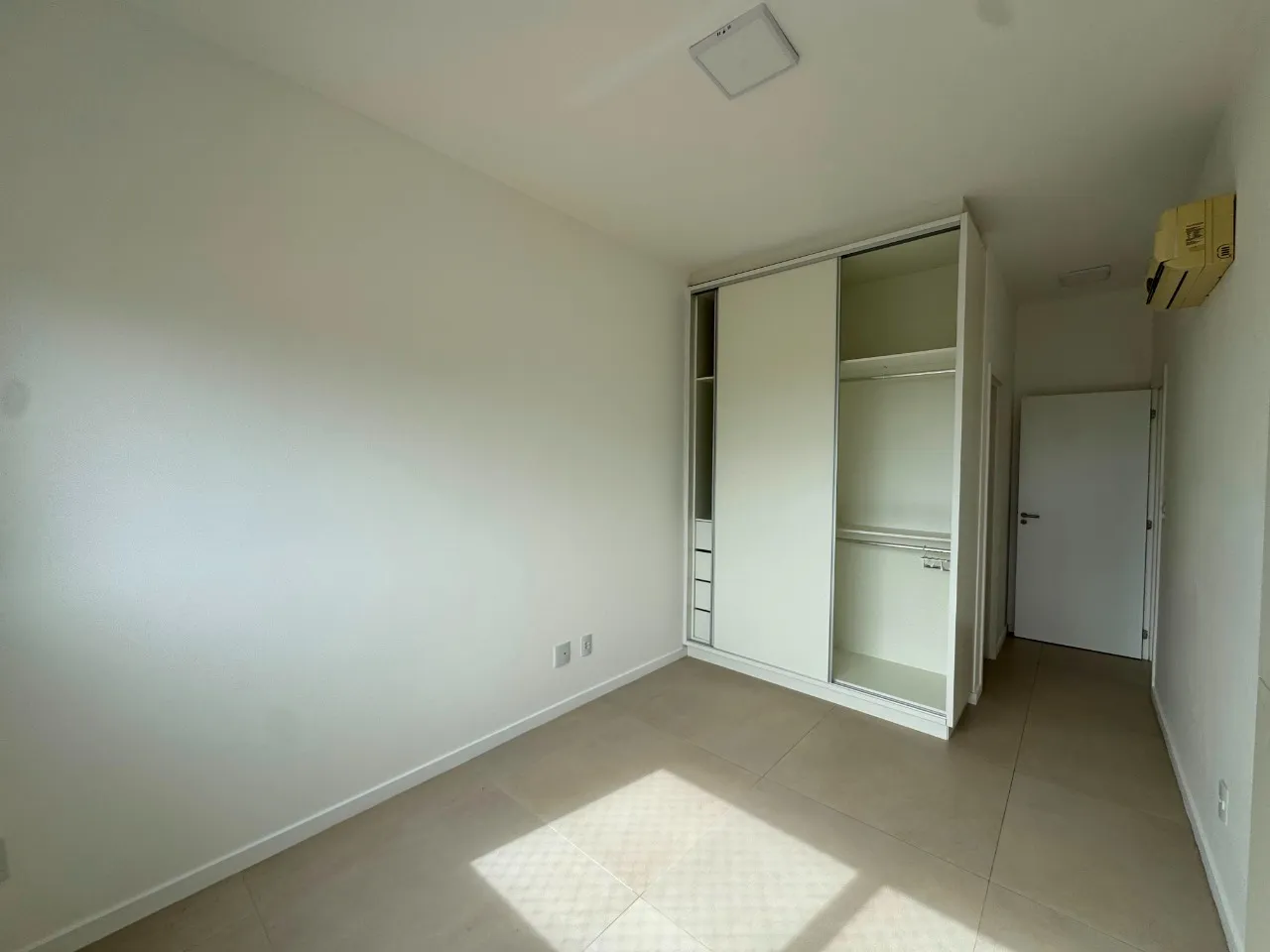 3-bedroom apartment in a building with a pool — photo 12