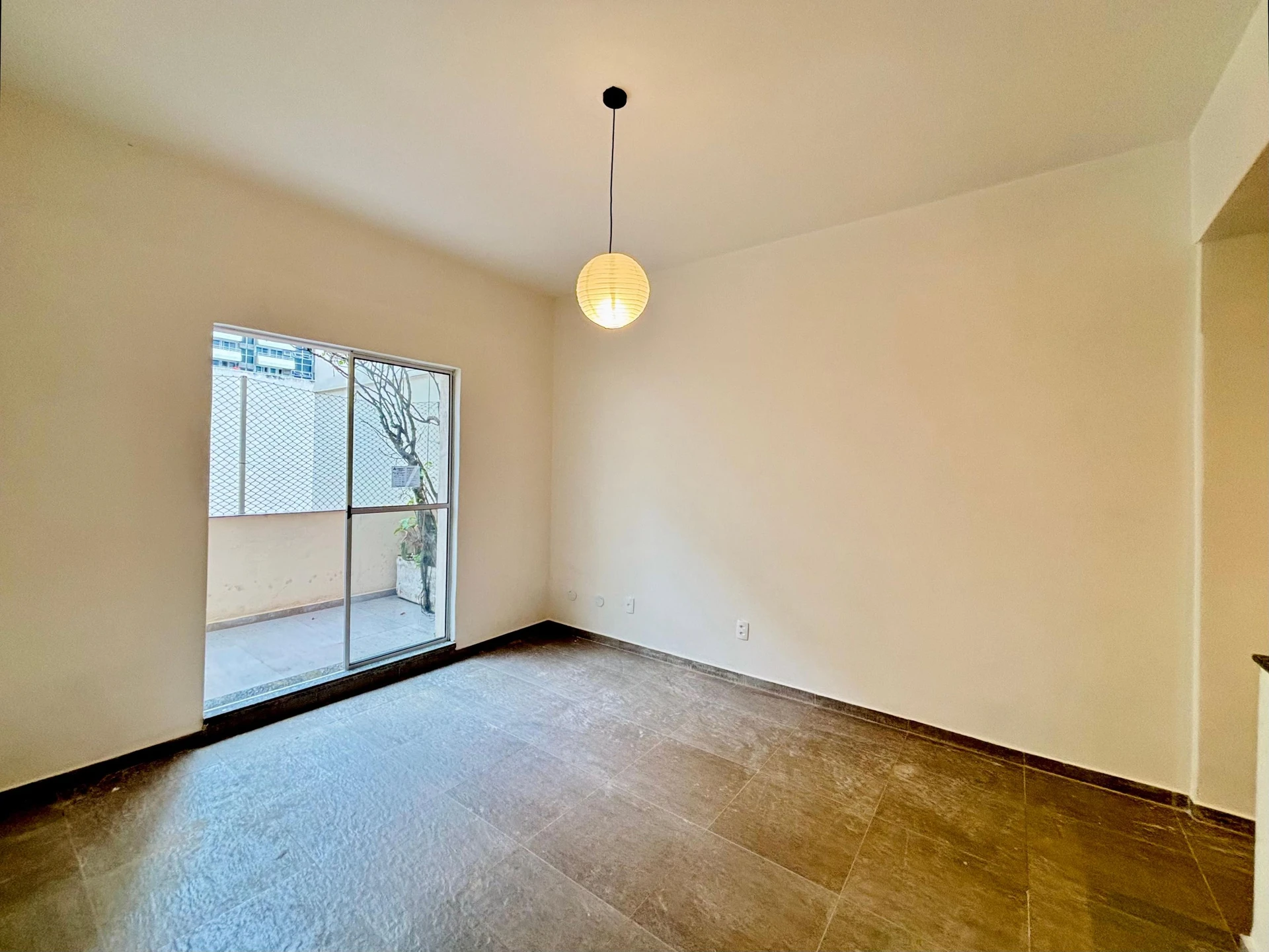 Apartamento com 3 quartos, 1 suíte e varanda — photo 2