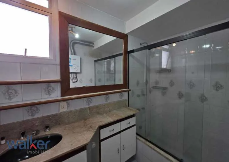 Balcony with a grill in a 3-bedroom apartment, 120 m² — photo 2